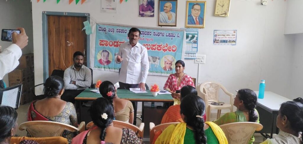 Pandavapura Cheque distribution for beneficiaries